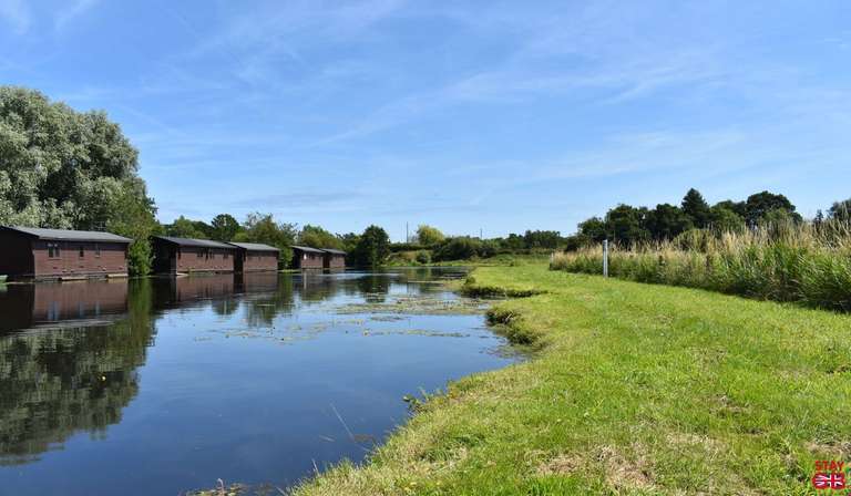 Riverbank moorings - upper portion