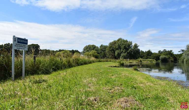 Riverbank moorings - lower portion
